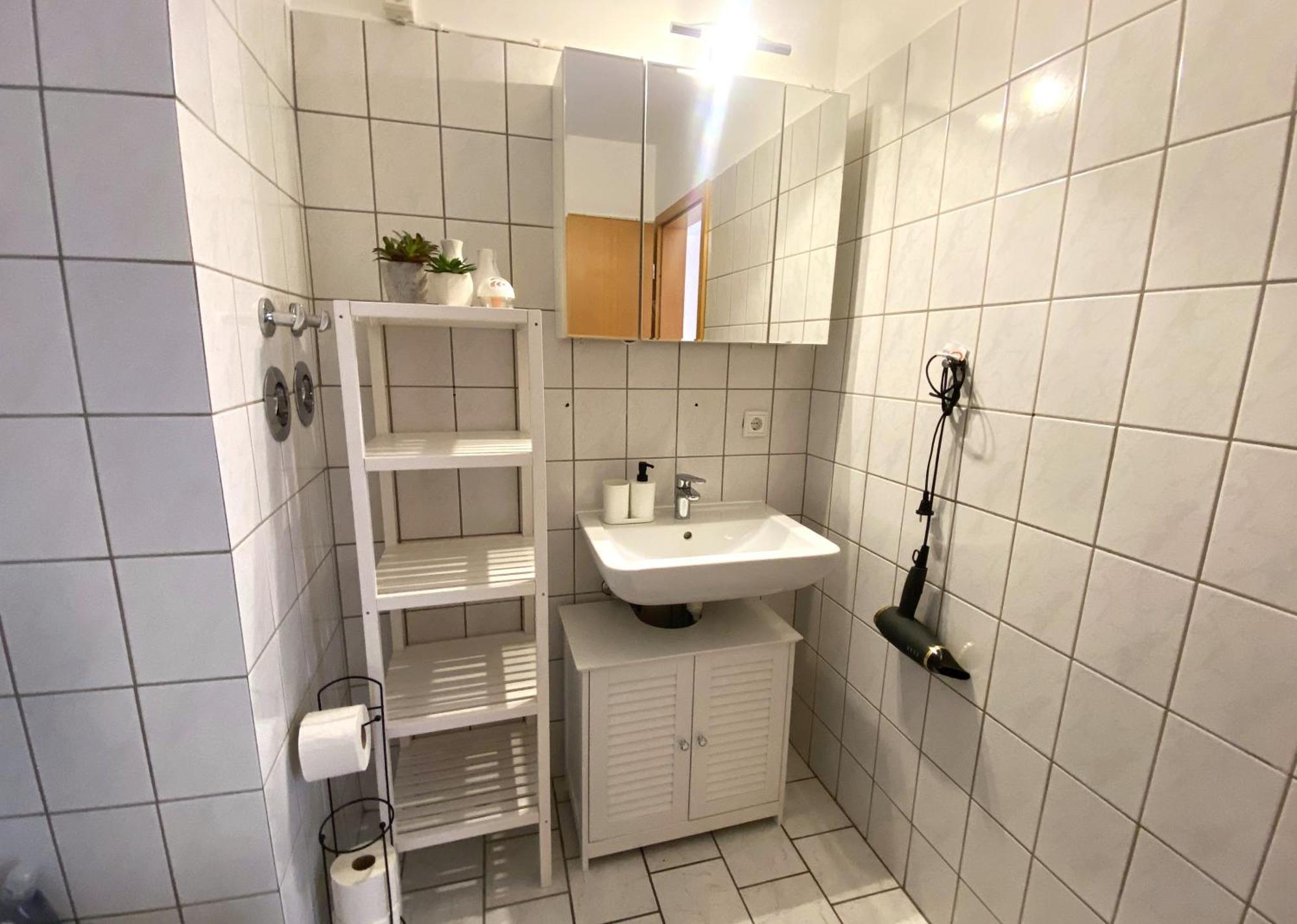 Schoelerberg Apartment Mit Tiefgaragenparkplatz Und Kingsize-Bett Osnabrück Buitenkant foto